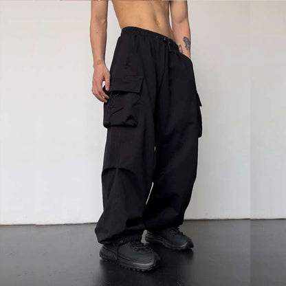 ブラックのワイドカーゴパンツ 着用イメージ