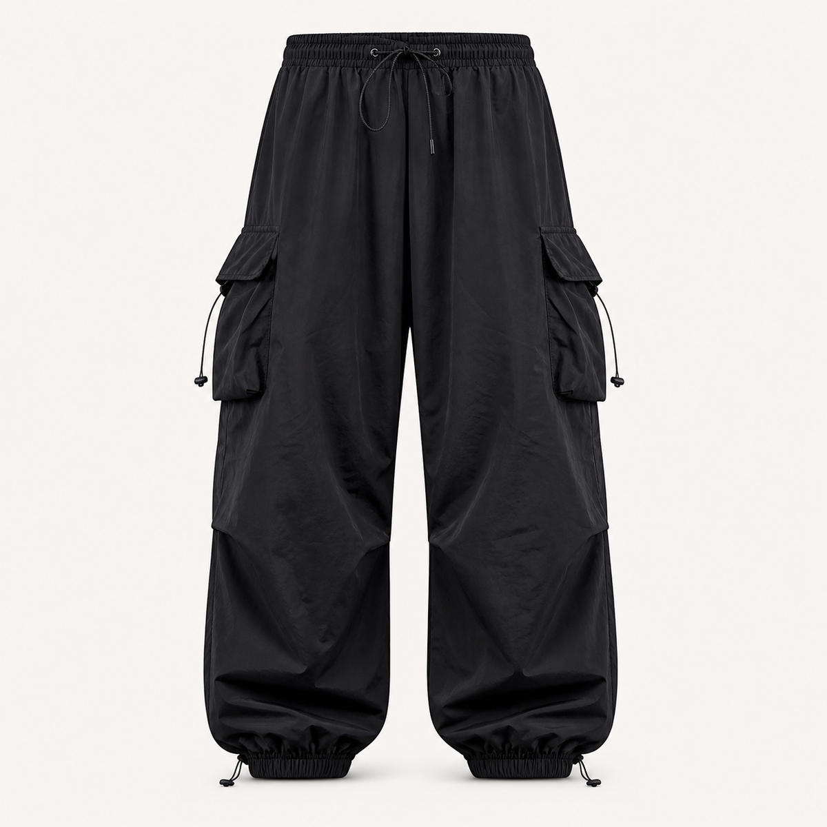 ブラックのワイドパラシュートカーゴパンツ。無人の商品正面画像。